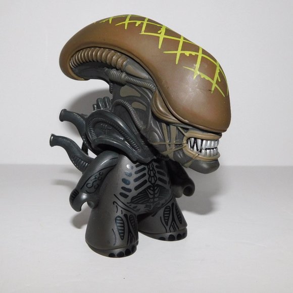 2015 AVP FOX  Alien VS Predator 4.5" TITANS Vinyl Figure Grid Head - Picture 1 of 7